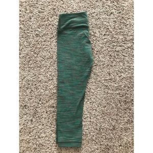 Lululemon cropped yoga pants💕